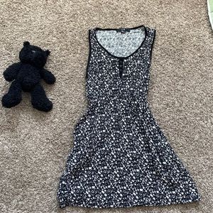 Flowered dress , romantic with pockets very cute M